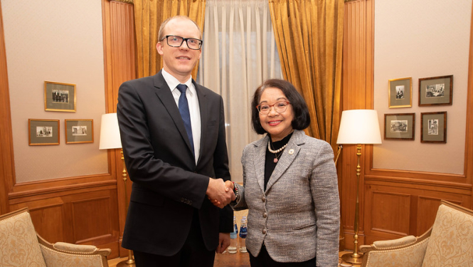 Valsts sekretārs akreditācijas vizītē pieņem jauno Filipīnu vēstnieci