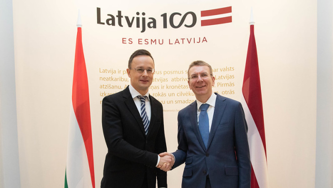 Edgars Rinkēvičs Latvijā uzņem Ungārijas ārlietu un tirdzniecības lietu ministru Pēteru Sījārto