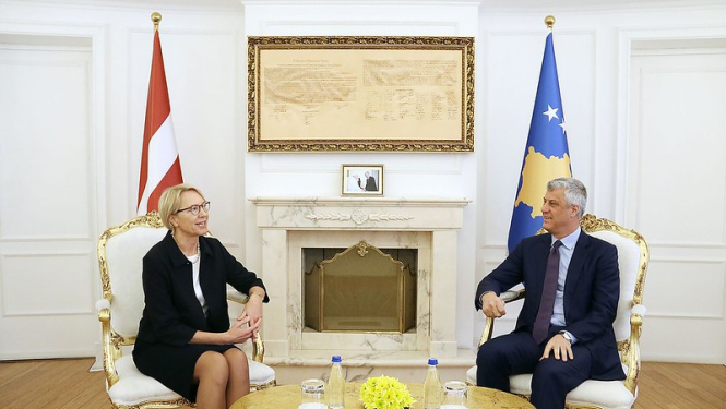 Latvijas vēstniece iesniedz akreditācijas vēstuli Kosovas prezidentam