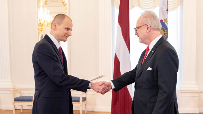 Valsts prezidents pasniedz akreditācijas vēstuli vēstniekam Ēģiptē Ilmāram Breidakam