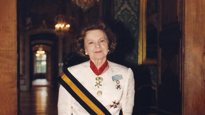 Izcilajai Latvijas diplomātei Ainai Nagobads-Ābols 100. jubileja