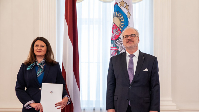 Valsts prezidents pasniedz akreditācijas vēstuli Latvijas vēstniecei Lielbritānijas un Ziemeļīrijas Apvienotajā Karalistē Ivitai Burmistrei