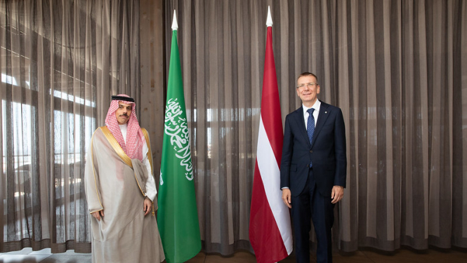 Saūda Arābijas ārlietu ministrs pirmo reizi vizītē apmeklē Latviju