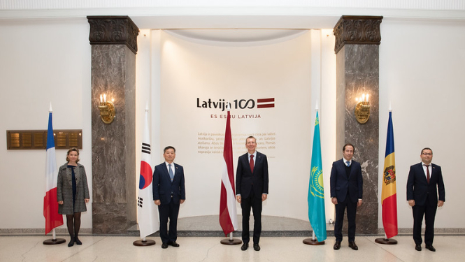 Ārlietu ministrs tiekas ar šogad akreditētajiem ārvalstu vēstniekiem Latvijā