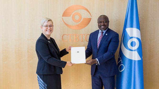 Latvijas vēstniece iesniedz akreditācijas vēstuli Vispārējā Kodolizmēģinājumu aizlieguma līguma organizācijas Sagatavošanas komisijas izpildsekretāram