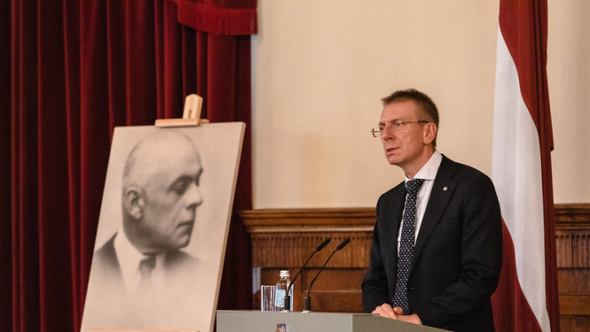 Latvijas valstiskuma idejas iedibinātāja Miķeļa Valtera pārapbedīšana