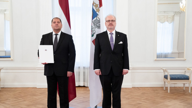 Akreditācijas vēstuli saņem jaunais Latvijas vēstnieks Spānijā Māris Klišāns