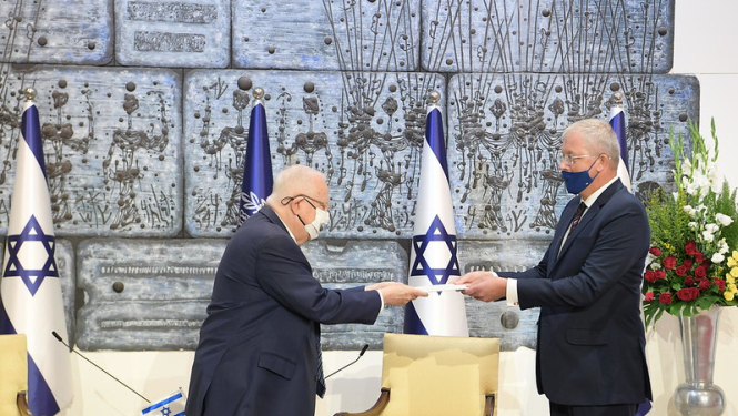 Latvijas vēstnieks Aivars Groza iesniedz akreditācijas vēstuli Izraēlas Valsts prezidentam