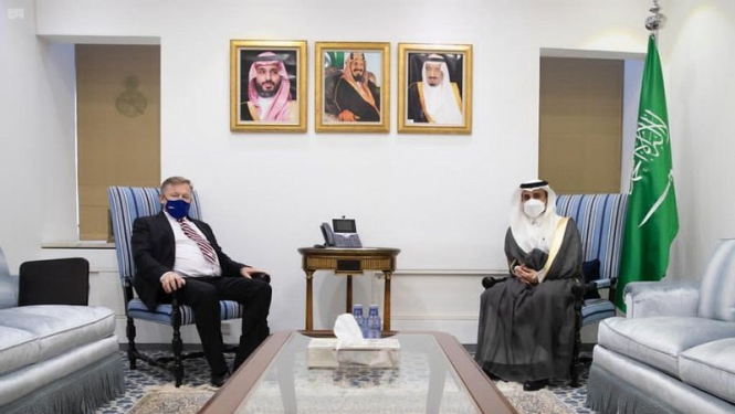 Ambassador Atis Sjanīts presents copies of his credentials in Saudi Arabia