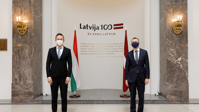 Edgars Rinkēvičs and the Hungarian Foreign Minister discuss bilateral cooperation and current international developments