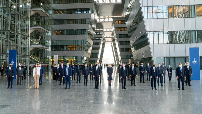 NATO ārlietu ministri Briselē apspriež alianses politiskās dimensijas stiprināšanu, attiecības ar Krieviju un drošības situāciju dienvidos