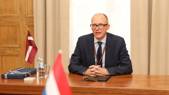 Valsts sekretārs atvadu vizītē pieņem Nīderlandes vēstnieku