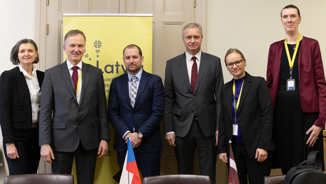 ĀM speciālo uzdevumu vēstnieks-Latvijas kandidatūras ANO Drošības padomē sekretariāta vadītājs Andrejs Pildegovičs piedalās pārrunās ar Čehijas delegāciju ANO jautājumos