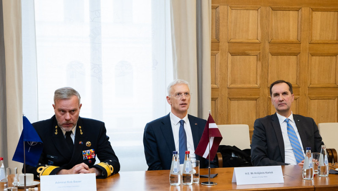 B.Bauer, K.Kariņš un M.Riekstiņš