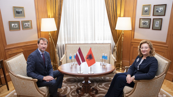 2024. gada 13. augustā Ārlietu ministrijas valsts sekretāra pienākumu izpildītājs Andžejs Viļumsons tikās ar nākamo Albānijas nerezidējošo vēstnieci Latvijā Mimozu Haļimi (Mimoza Halimi).