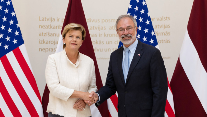 2025. gada 19. augustā Ārlietu ministre Baiba Braže tikās ar ASV kongresmeni Endiju Harisu (Andy Harris