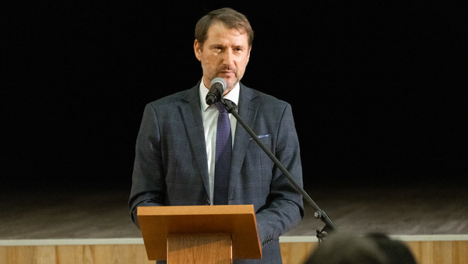 Andžejs Viļumsons reģionālajā vizītē Latgalē uzrunā pasākuma dalībniekus