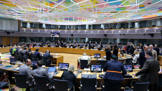 Parlamentārais sekretārs Artjoms Uršuļskis pie Eiropas Savienības Vispārējo lietu padomes sanāksmes apspriežu galda