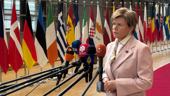Ārlietu ministre Baiba Braže uzrunā medijus pirms sanāksmes