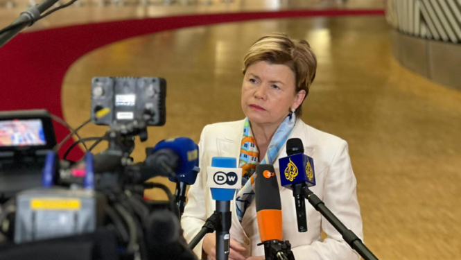 Baiba Braže uzrunā medijus pirms sanāksmes