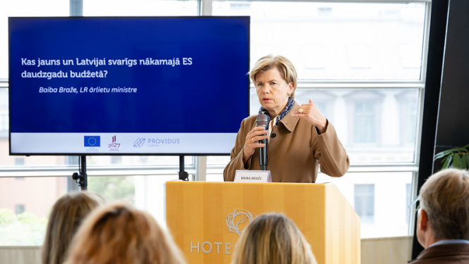 Baiba Braže uzrunā domnīcas “Providus” konferences dalībniekus