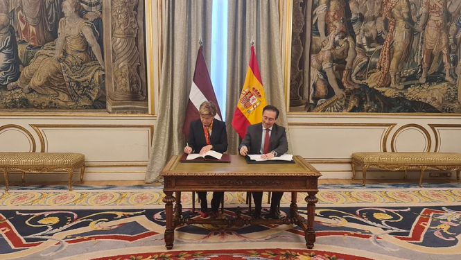 Baiba Braže un Jose Manuel Albares paraksta Saprašanās memorandu