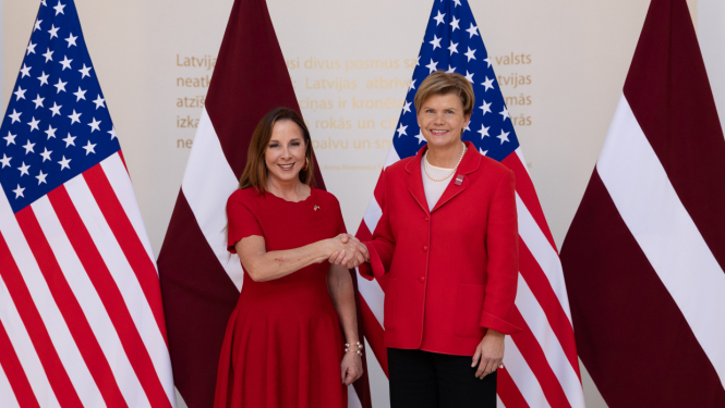 Ārlietu ministre Baiba Braže un jaunā ASV vēstniece Latvijā Melisa Ardžirosa