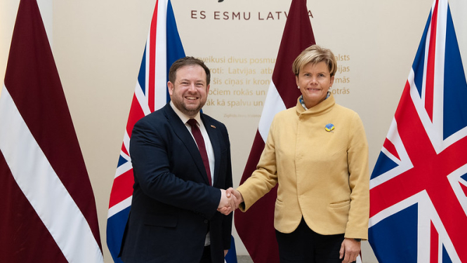 Ārlietu ministre Baiba Braže un Lielbritānijas un Ziemeļīrijas Apvienotās Karalistes valsts ministrs Eiropas, Ziemeļamerikas un Aizjūras teritoriju jautājumos Stīvens Dautijs