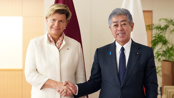 Baiba Braže un Japānas ārlietu ministrs Takeši Ivaija
