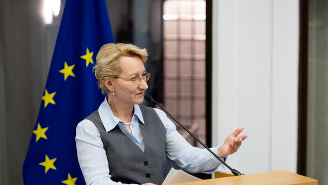 Dace Melbārde uzrunā foruma dalībniekus