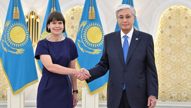 Vēstniece Dace Rutka un Kazahstānas Republikas prezidents Kasims Žomarts Tokajevs