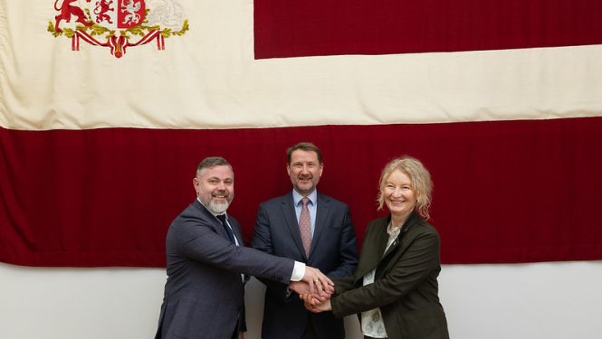 ĀM valsts sekretārs Andžejs Viļumsons, Eiropas Komisijas pārstāvniecības Latvijā vadītājs Andris Kužnieks un Eiropas Parlamenta biroja Latvijā vadītāja Anne Mete Vestgārda