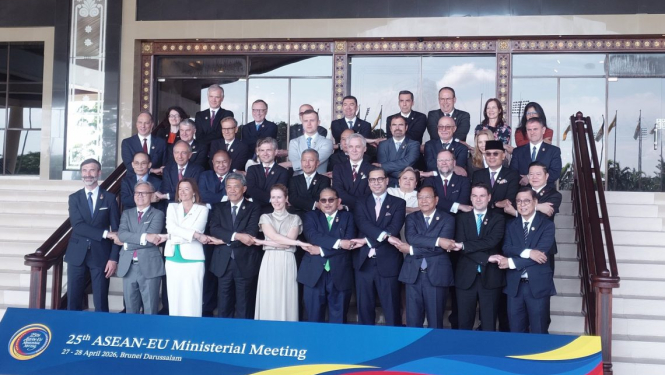 Sanāksmes dalībnieku kopbilde