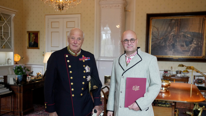 Vēstnieks Dāvis Daudzvārdis iesniedz akreditācijas vēstuli Norvēģijas karalim Haraldam V