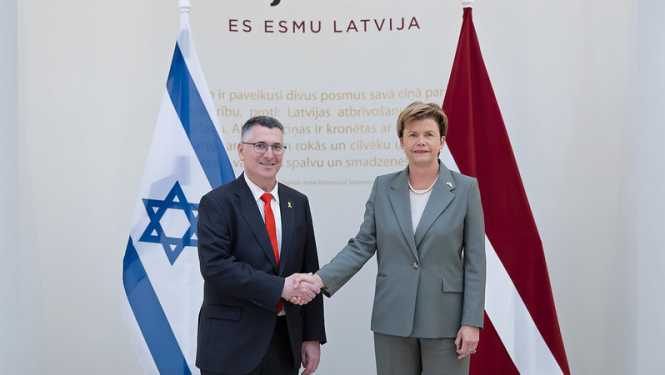 Gideon Moshe Sa’ar un Baiba Braže