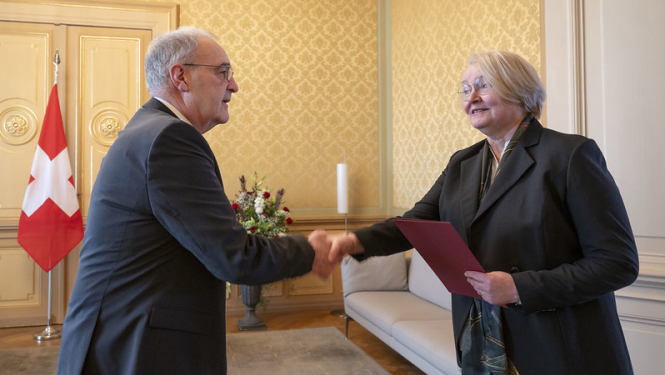 Vēstniece Ingrīda Levrence iesniedz akreditācijas vēstuli Šveices Konfederācijas prezidentam Gijam Parmelēnam