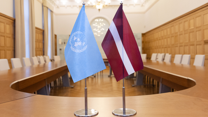 ANO un Latvijas karogi