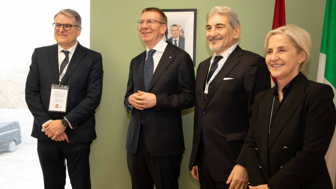 Latvijas goda konsulāta atklāšanas dalībnieku kopbilde