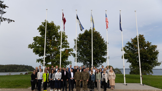 Sanāksmes dalībnieku kopbilde