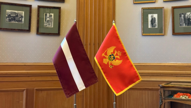 Latvijas un Melnkalnes karogi