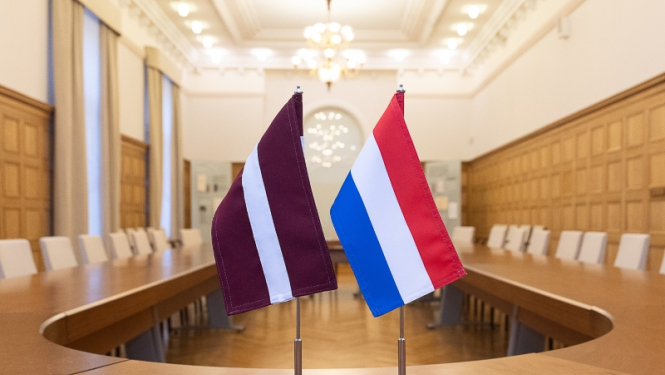 Latvijas un Nīderlandes karogi