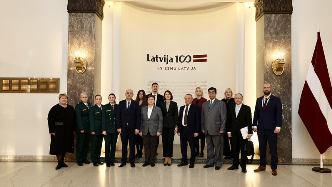 Latvijas un Uzbekistānas konsulāro konsultāciju dalībnieku kopbilde