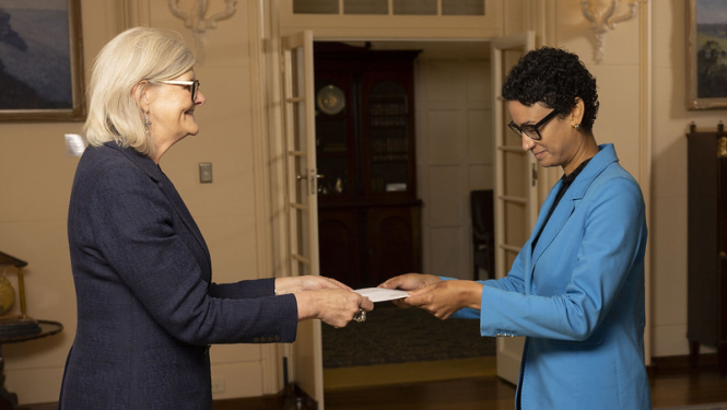 Vēstniece Samija Šerifa iesniedz akreditācijas vēstuli Austrālijas ģenerālgubernatorei Semai Mostinai