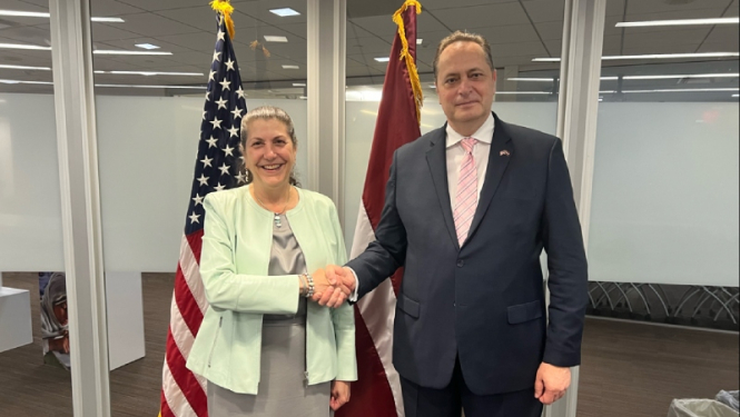 Erin McKee un Māris Selga sarokojas