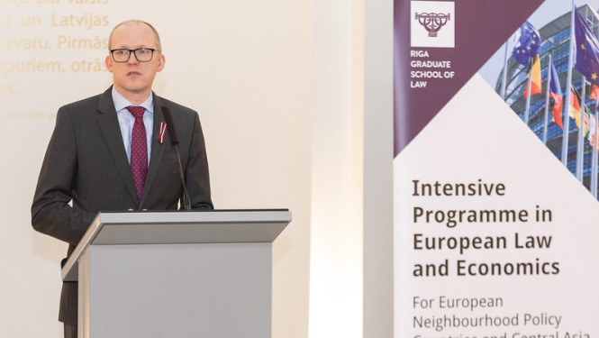 Andris Pelšs atklāj Rīgas Juridiskās augstskolas programmas Eiropas tiesībās un ekonomikā ziemas sesiju