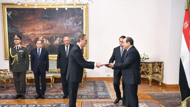 Latvijas ārkārtējais un pilnvarotais vēstnieks Andris Razāns iesniedz akreditācijas vēstuli Ēģiptes Arābu Republikas prezidentam Abdelfatāham Alsisī (Abdel Fattah el-Sisi)