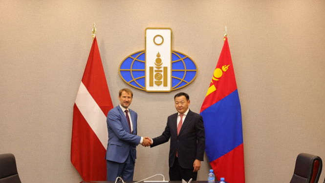 Andžejs Viļumsons un Nyamdorj Ankhbayar