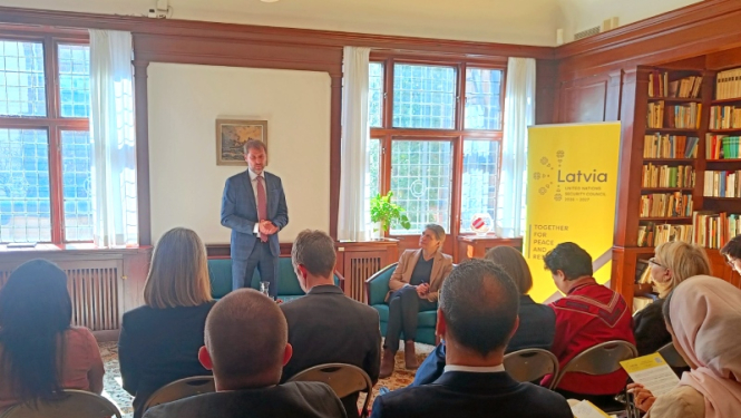 Andžejs Viļumsons uzrunā Latvijas nerezidējošos vēstniekus Zviedrijā