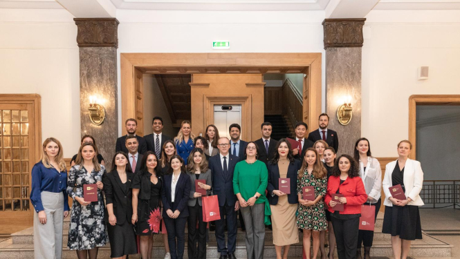 Ārlietu ministrijā pasniedz diplomus Rīgas Juridiskās augstskolas Intensīvās programmas Eiropas tiesībās un ekonomikā absolventiem