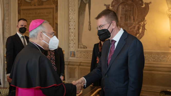 Ārlietu ministrs ar Svētā Krēsla amatpersonām pārrunā koordinētu starptautiskās sabiedrības palīdzību Ukrainai
